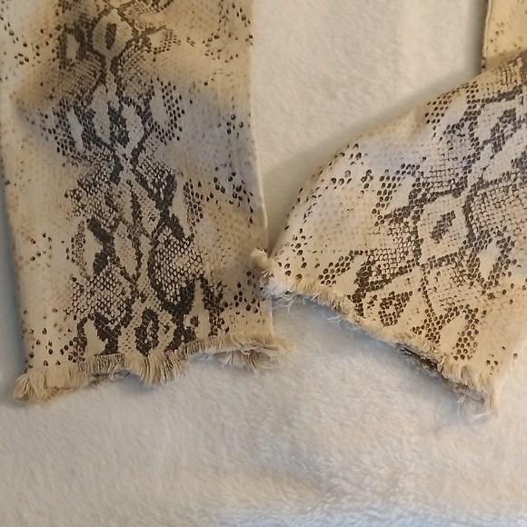 Zara Snakeskin Cropped Ankle Hem Jeans Women's 8 Read - Picture 6 of 6